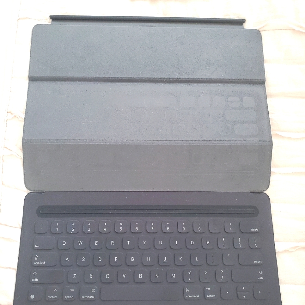 Apple smart keyboard for 1st & 2nd generation ipads